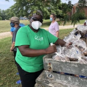 Eden Seminary Students Partner With Indiana Farmers To Distribute Leftover Produce